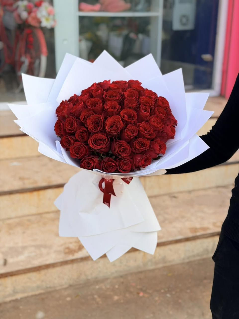 50 ورده بـوكـيـه خـطـوبـه الـدكـتـور عـبـدالله و الـدكـتـوره هـنـد 
الله يباركلهم و يسعدهم لان يستاهلون كلشي حلو و مرتب مثلهم ♥️

السعر : اكتب تعليق يجيك للخاص 🏷️💵

هاي پنك للورود الطبيعيه و الهدايا 
Hi Pink Flowers 🥇♥️ #محبوب_الشعب

يرجى حجز مسبق لضمان جوده اكبر في التنسيق 🙏⚜️🥇
  

طريقه الدفع ( كاش ، ماستر كارد ، رصيد ) 
توصيل الي جميع المناطق في خانقين 
و خارج خانقين الى ( جلولاء ، سعديه ، كلار ، سليمانيه ، بغداد و اربيل ) ♥️

الموقع : خانقين شارع الكورنيش قرب مجمع الشكرجي - و مجمع الصالحي و مطعم اوكسجين ( eat & go ) 🌟
رقم التواصل *********** 

#خانقين #خانقين_بومه_نزرد♥️ #خانقين_بوست❤️  #خانقين_بومه_نزرد
