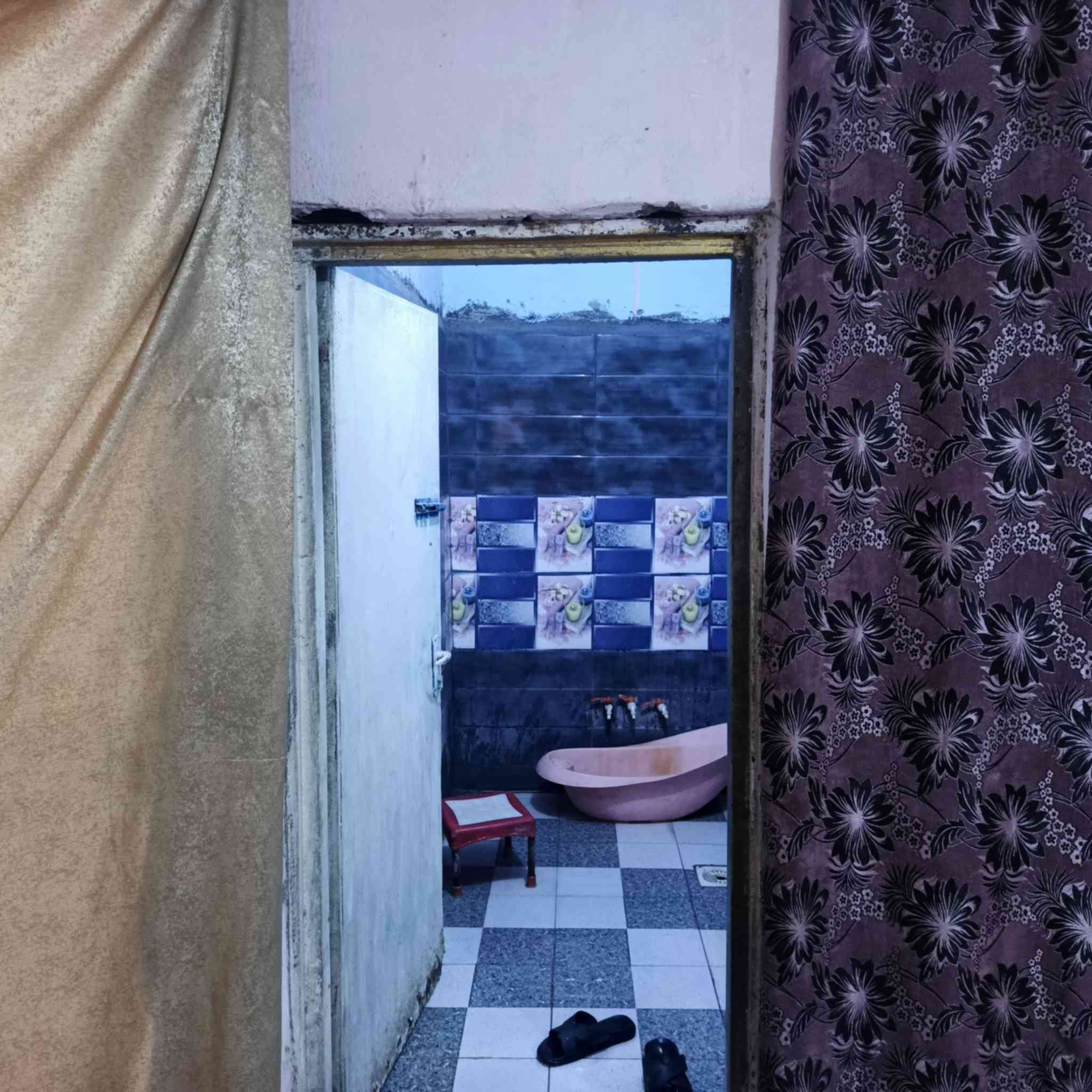 بيت للبيع منطقه ال ابو جاسم نهايه شارع الوقفه مساحه البيت 180 متر، الاستفسار ***********
