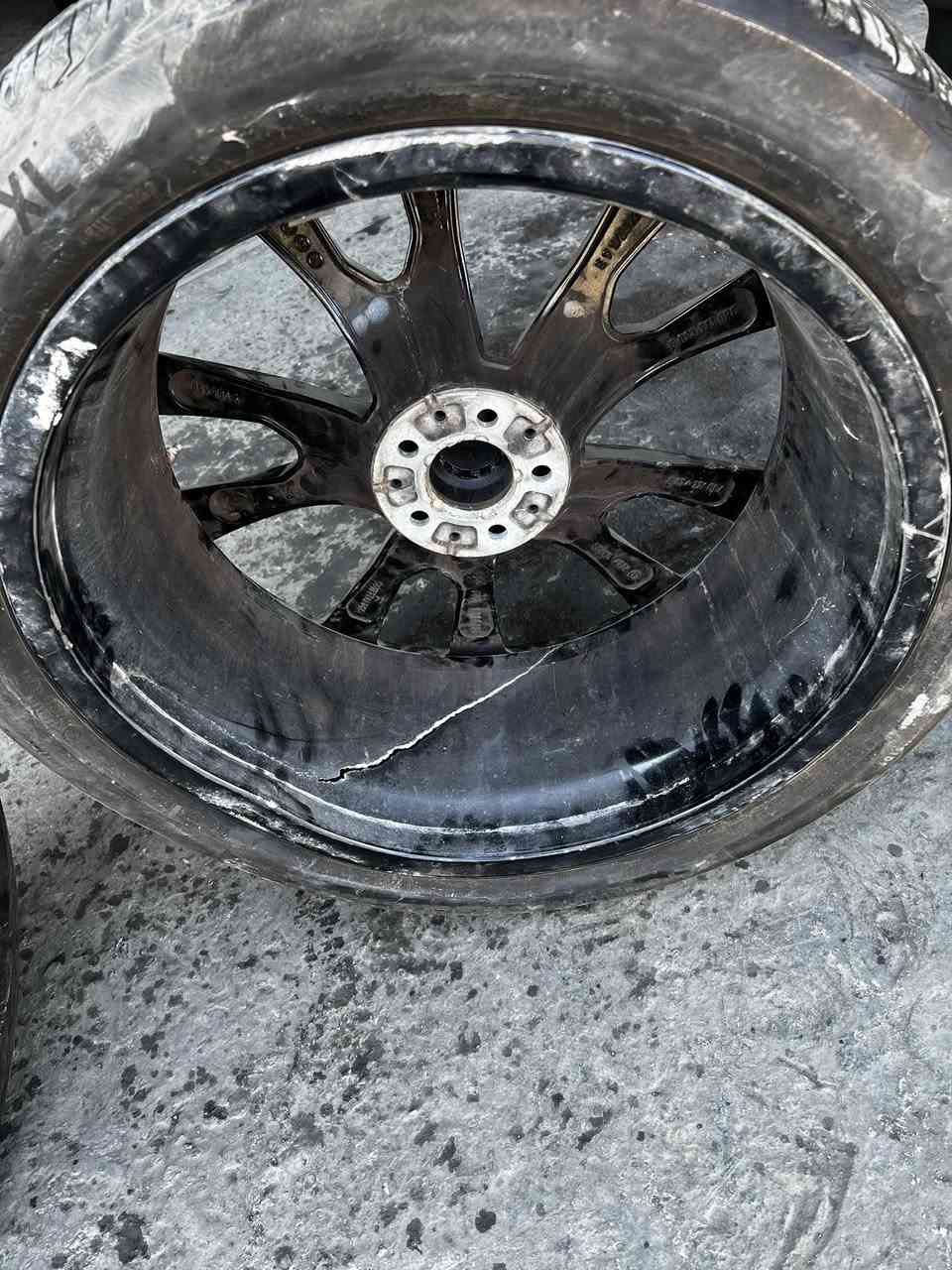 BAM X7
ويل كب معى تاير حجم 22
اثنان متضرر الويل 
الستفسار ***********
