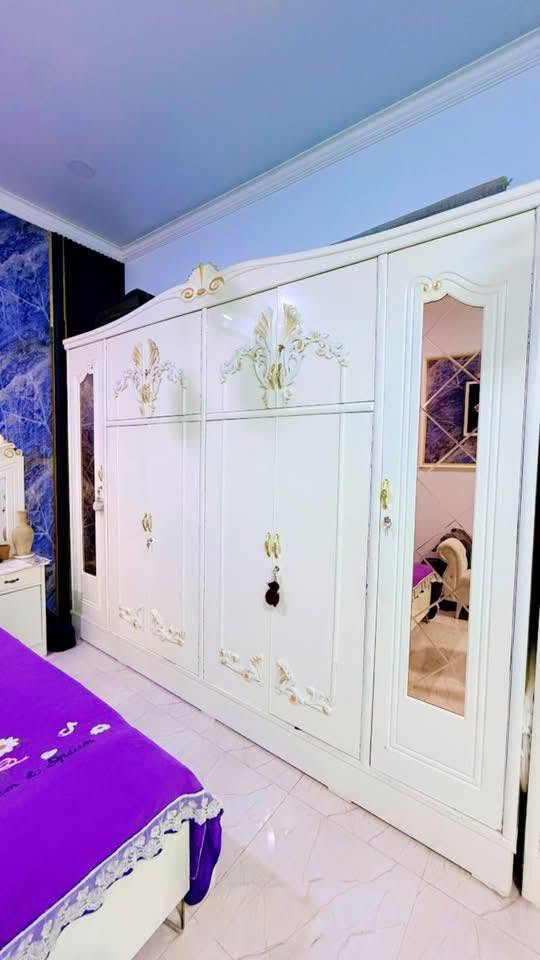 غرفة نوم للبيع😍 نجارة عراقية
مثل ما موضح بالصور غرفة جديدة لون ابيض مستخدمة شي قليل ٦ ابواب ملحق مع زاوية بابين بنفس ارتفاع الكنتور
الشراي يتصل ***********
