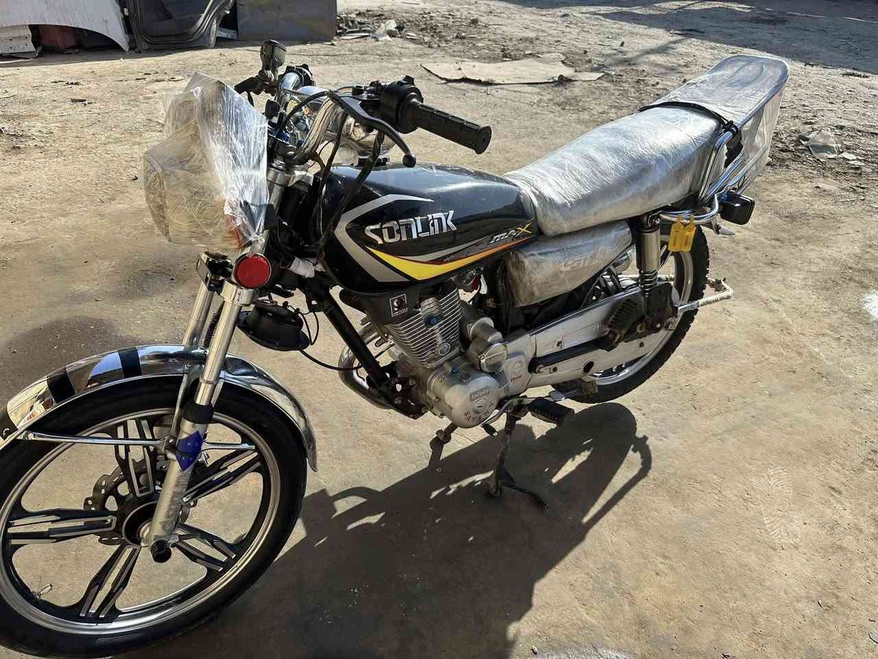 السلام عليكم سيفان موديل 21دراجه ببلاديه محرك بلادي تايرات جدد ويل كب دراجه مابيها اي نقص ورقه كارتونيه تشغل سلف وتطلع مكاني بعقوبه رايده 525وبيها مجال رقمي***********
