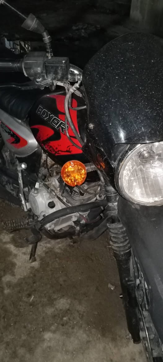 السلام عليكم بوكسر موديل 22 نضيفة رقم انكليزي تحويل شوكت ميعجبك باسمي لمكان بغداد العبيدي قرب فلكة حي النصر *********** واتساب واتصال 
ماشية 21 
السعر مليون و950 وبيها مجال
