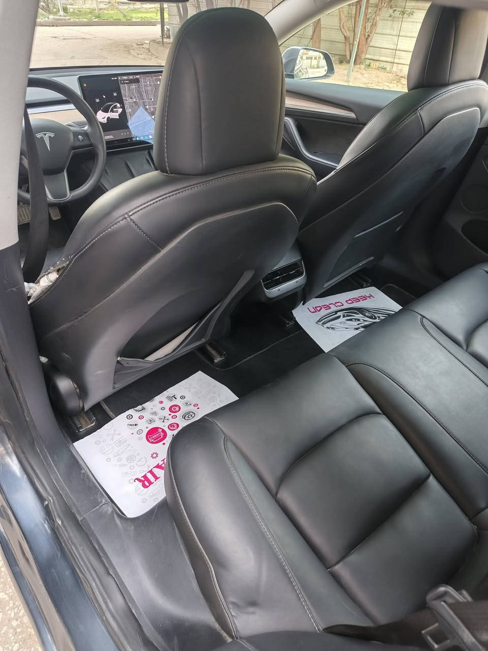 السلام عليكم تسلا 23 ماشية 18الف فقط تك ماطور صور الحادث موجودة بدون دواخل باب اوجاملغ خلفي الحادث بعيد علا البطارية جاهزة بسمي ***********
