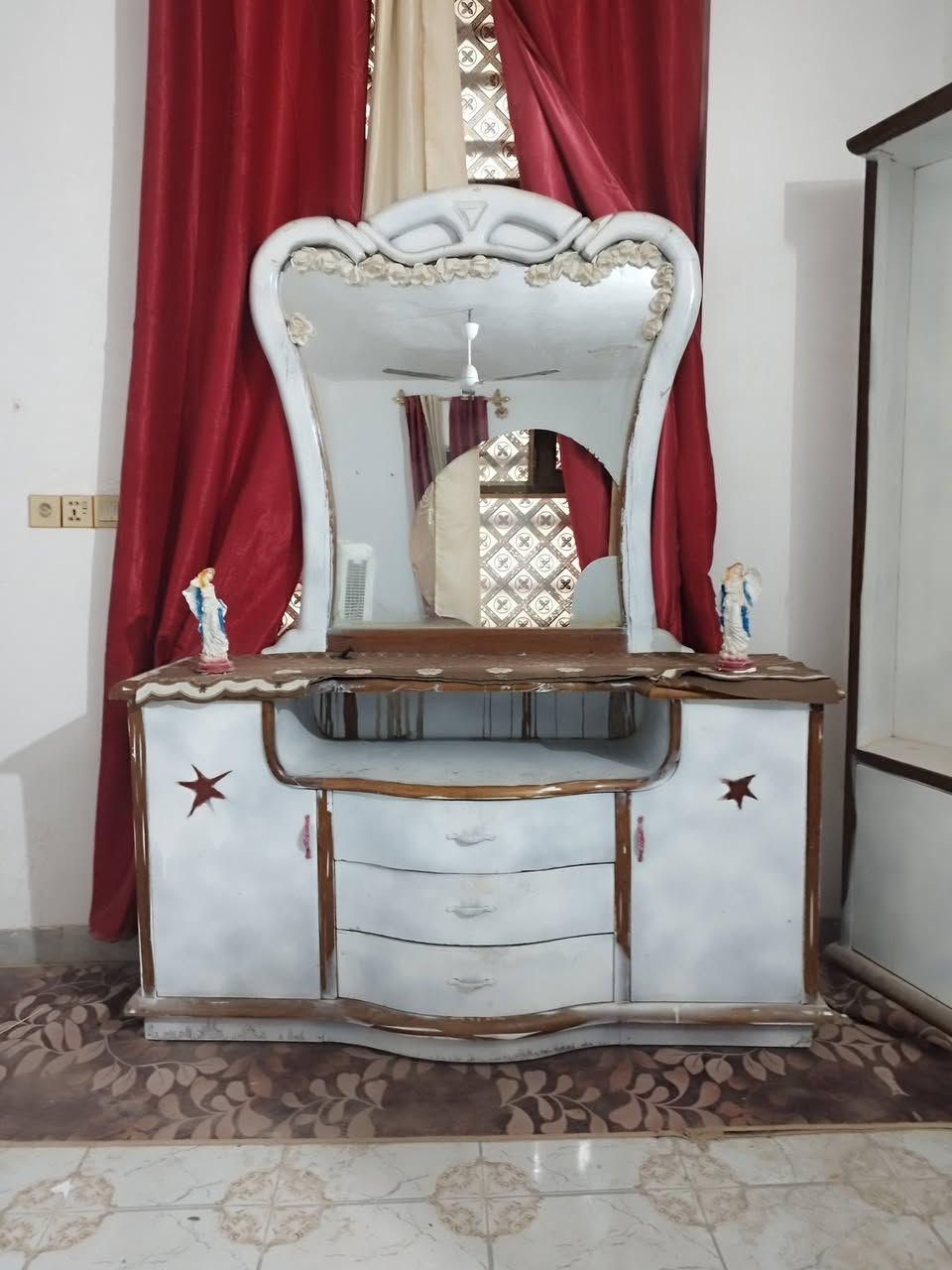 غرفة صاج تسكام عراقي للبيع اضرار فقط جامه وصبغ كنتور 6 بيبات طول خمس امتار السعر بالخاص


**إذا كنت صاحب هذا الإعلان وتريد حذفه لأي سبب، رجاءا أرسل رسالة إلى الدعم الفني**