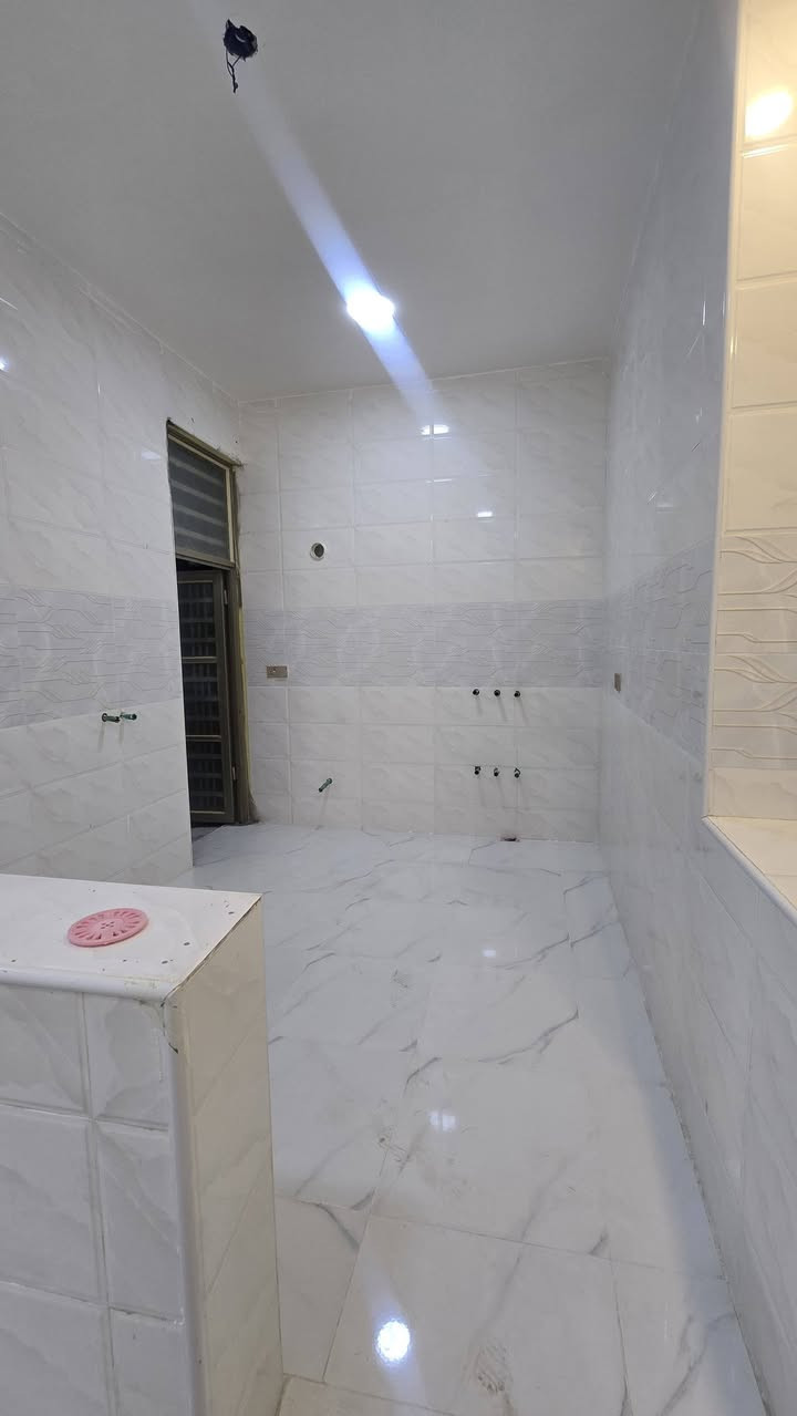 مشتمل للبيع بحي الجامعه خلف العماره الحمراء ثالث شارع  غرفتين نوم وصاله ومطبخ واستقبال وبيتونه كبيره ***********
