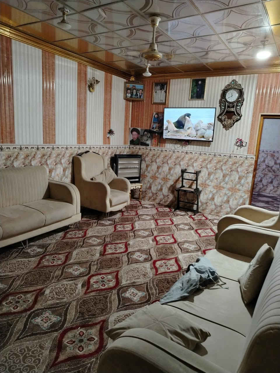 بيت 200متر بحي القاهره الثانيه قرب عداديه الصناعه ميسان الرقم
***********
