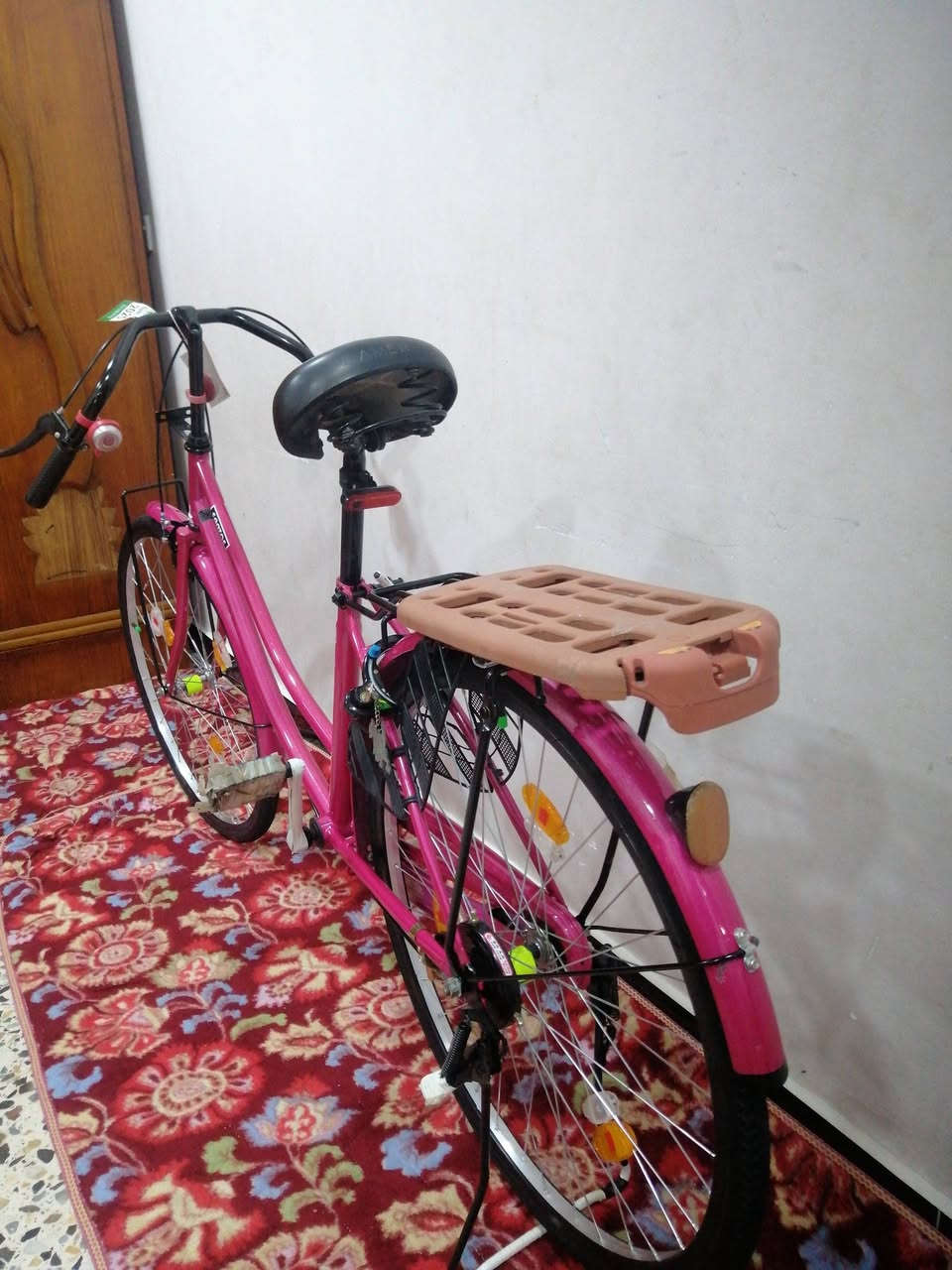 سلام عليكم بايسكل لون وردي مميز شركته سانتوس مرغوبه حجم٢٦بايسكل كفاله عامه ماناقصه شي كامل مكمل ربع ماتذب علي جديد بمعنه الكلمه سعر١٥٠ وبي مجال للطيبين💖 متواجد خاص💥 لاستفسار***********🧿
