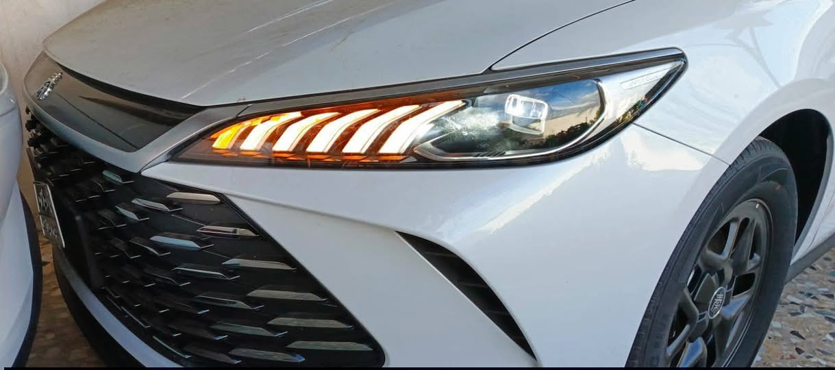 السلام عليكم بي واي دي كن بلاص 2025 زيرو بسمي عله كد الترقيم ماشيه رقم بغداد
داخل ابيض
غراضها كامله 
السعر 17800 عراقي مرقم بغداد كامل 
***********
