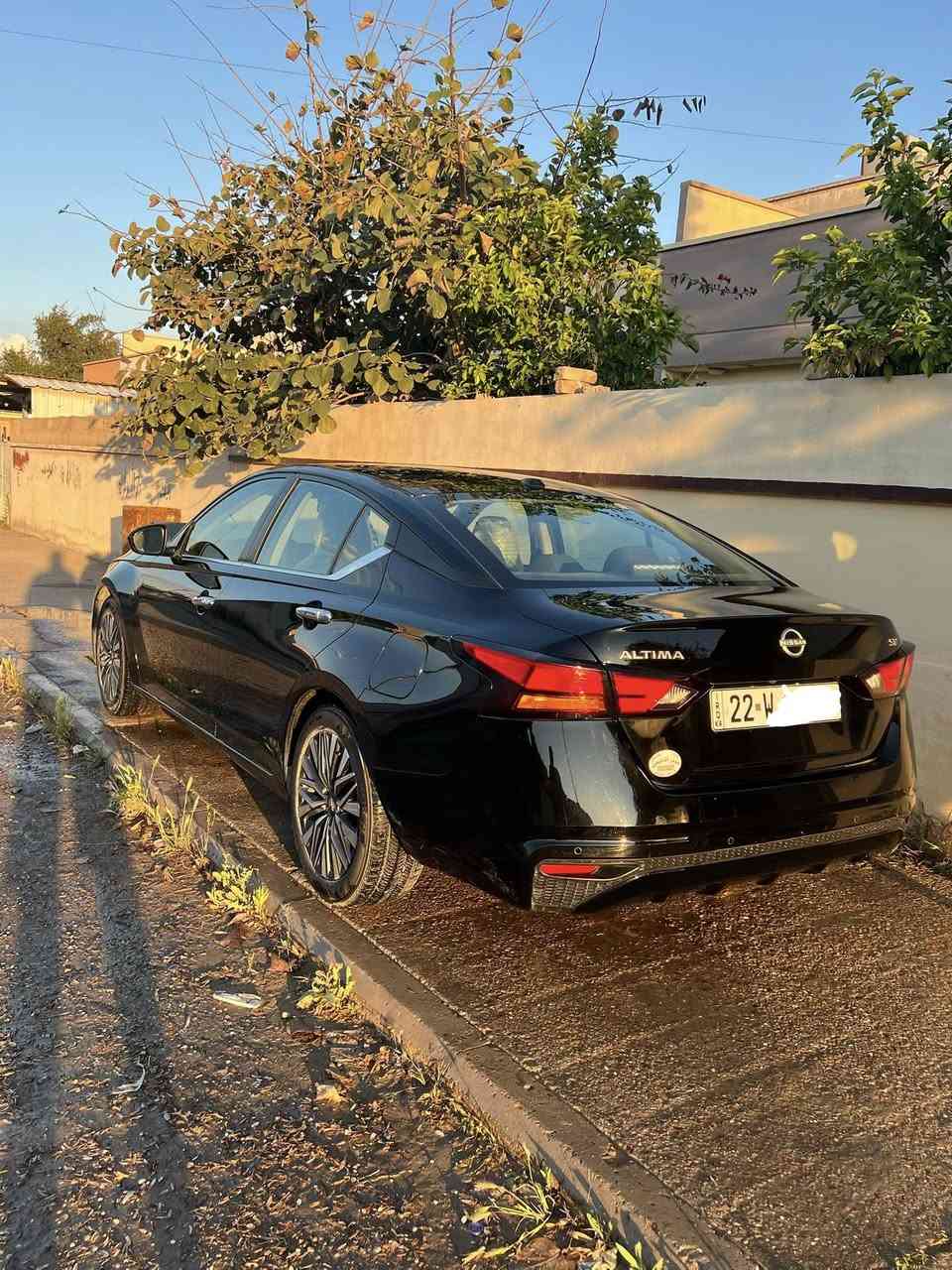 نيسان التيما موديل 2024 Sv
مواصفات SV
المحرك: 4 أسطوانات، سعة 2.5 لتر (تنفس طبيعي).

 التشغيل: بصمة (زر تشغيل) + خاصية التشغيل عن بُعد.+بصمة ابواب
 الشاشة: شاشة تعمل باللمس تدعم Apple CarPlay و Android Auto.
 المقاعد: مقعد السائق يتحرك كهربائياً.🛡️
 نظام رادار كشف النقاط العمياء (Blind Spot Warning).
 نظام الكبح التلقائي في حالات الطوارئ مع كشف المشاة.
 التنبيه عند الخروج من المسار.
 حساسات خلفية مع كبح تلقائي عند الرجوع للخلف.
 كاميرا خلفية 

ضرر سياره فقط جاملغ عكس السايق 
باقي كفالة
ايرباك ستيرن راجع سستتم
رقم اربيل 22

سعر سياره كلش مناسب 
163$ وبي مجال

مكاني صلاح الدين بيجي
للتواصل ***********

