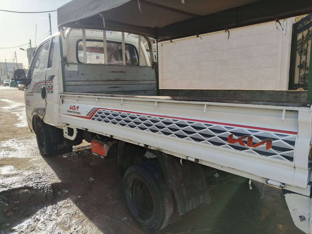 كيه حمل للبيع مديل 2012 بصره سنويه 30حدايه جديده بادري جديد تايرات انضاف السياره حلوه ما شاء الله العنوان بصره السعر 85وبيه مجال    ***********
