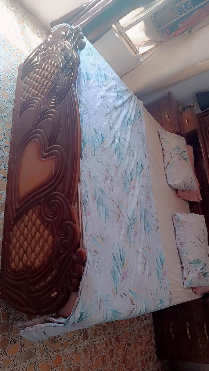 نص غرفه صاج نجارة سامراء كلش ثكيله  ونضيفه للبيع وياها هديه طابوريه وتيبلام هديه مكانه دور سعر 275وبيه مجال بسيط
للتواصل ***********
