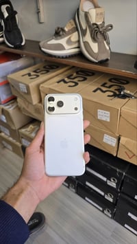 iPhone 17 pro max شريحة الكتروني  ذاكرة ٢٥٦ نضافه ١٠٠٪؜ سعره ١٨٧٥ 0788...