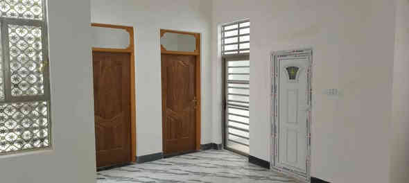 السلام عليكم عندي بيت بلعباسيه بحي الشهداء بيت يتكون البيت من غرفتين وصاله ومطبخ واستقبال وبيتونه صحيات داخليه وخارجيه البيت طابو زراعي المساحه ١٥٠ متر الاستفسار على هذا الرقم *********** اني مكلف بلنشر اتصل على الرقم
