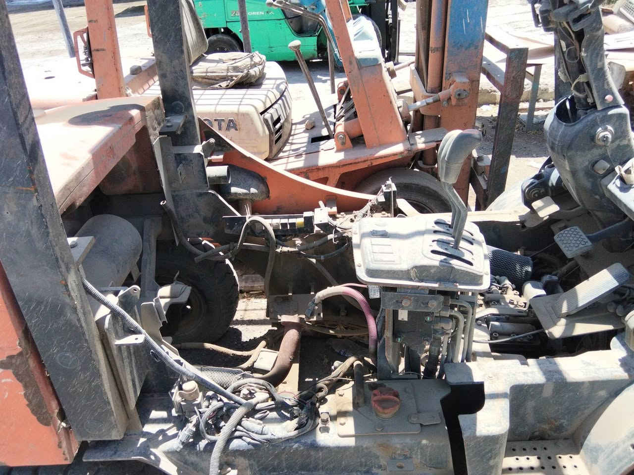 سلام عليكم رافعات عدد 2للبيع لتيوتا كلج فقط ولدوسان محرك كايم غراضهه كلهه موجوده***********
