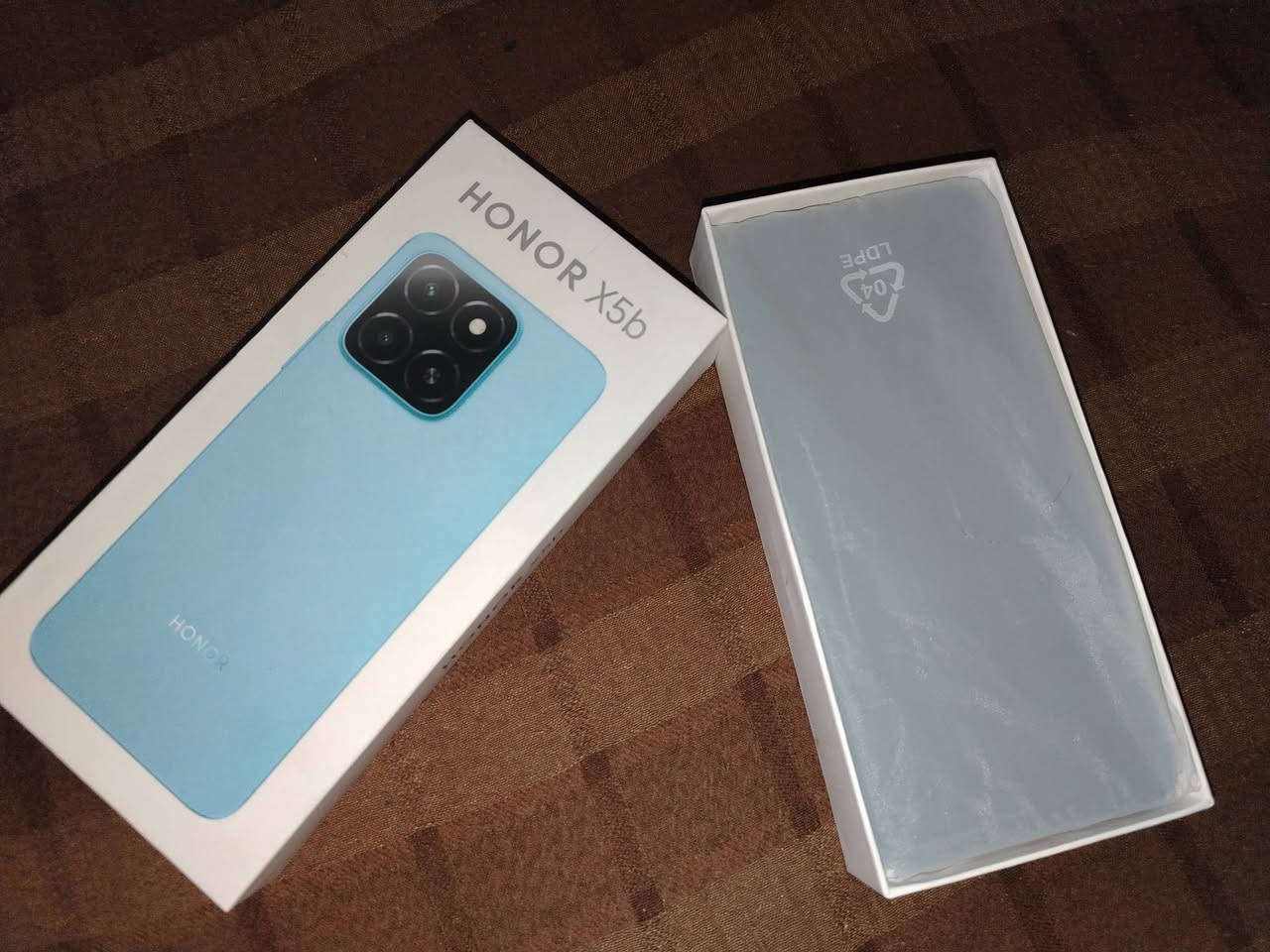 جديد جديد بس مفتوح من الكرتونه بعده بالسكات مالاتة
ما مستخدم
ويه كارتونه فقط شاحنه ما وية
 ذاكرة 64
عشوائية 4+ 4
 السعر 100 قفلة قفلة
مكاني بغداد مدينة الصدر
توصيل ما عندي


**إذا كنت صاحب هذا الإعلان وتريد حذفه لأي سبب، رجاءا أرسل رسالة إلى الدعم الفني**