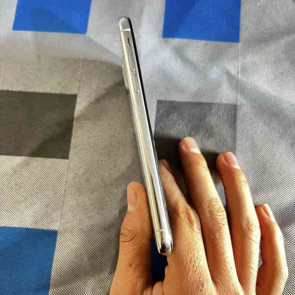 السلام عليكم ايفون اكس للبيع الجهاز بلادي شرط فقط البطاريه مرفوعه نسبة البطارية الاطليه 84  ومرفوعه لل100 الجهاز شرط سماعات ومايكات وكلشي بلاد وبالشرط 
الاتصال 
***********
