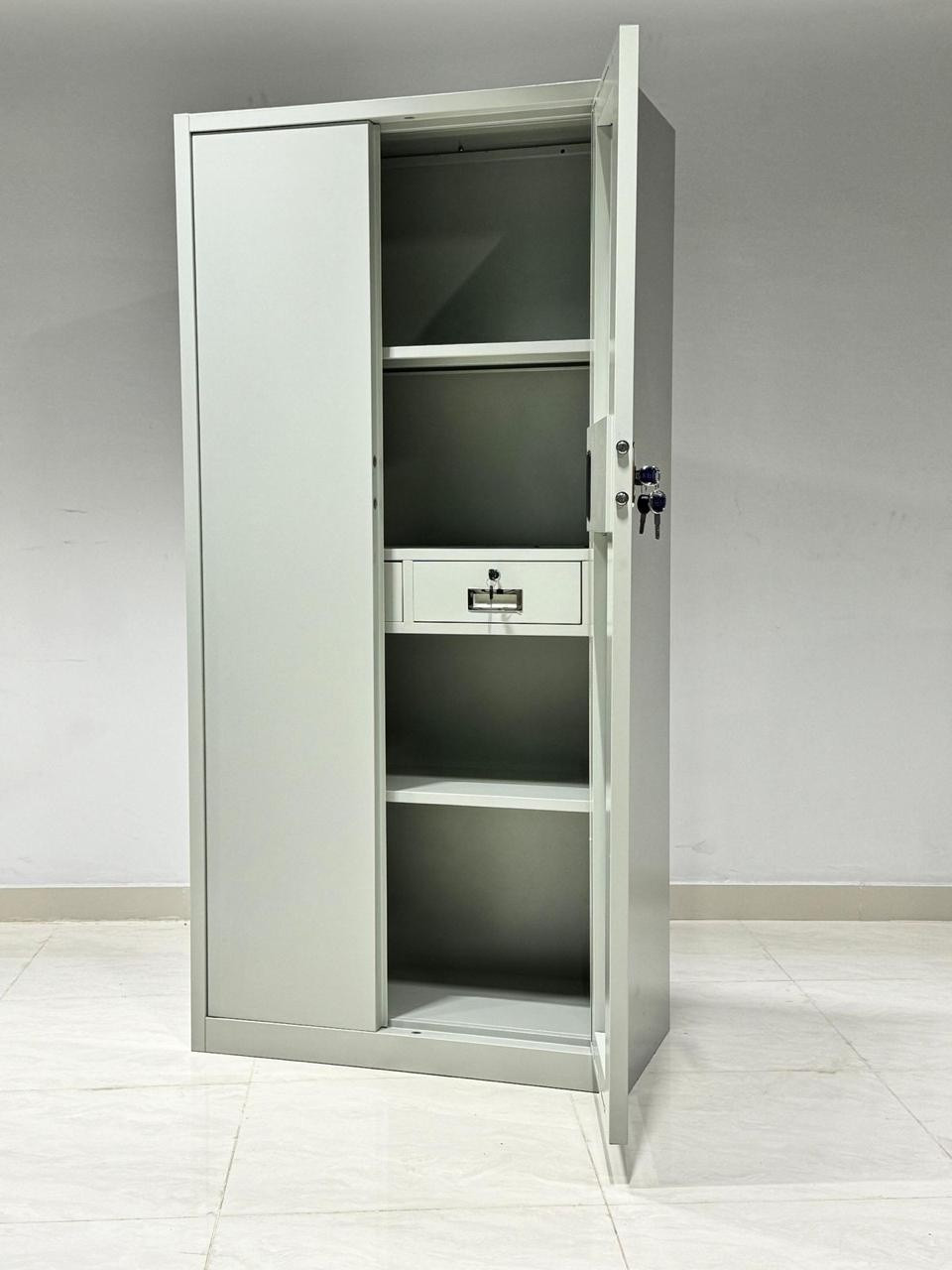 أثاث🧭 مكتبي مريح ومتين🧱 يجمع بين الأناقة 💥والوظيفة، مصمم⚙️ خصيصاً لتعزيز💫 إنتاجيتك وراحتك 🫧طوال ساعات⏰
مجموعه مختلفه من الدولاب الحديد ولخشب 
 العمل."#الشدونقل_مجانآ عروض خاصه علئ الموسم الجديد  #الشدولنقل_مجانآ داخل_بغداد_نقدم_لكم_افضل_
العروض ⚒️🔧 #اسعارنآ_ تنافسيه  ⛳
مجموعة جديدة من الاثاث المكتبي نرجو ان تنال رضاكم 
(💯 ).المنشاء تركي🇹🇷🇹🇷  ولصيني المتياز 
السعار ولقياسات اسفل كل صوره 👇👇👇
( #مستعدون_لتجهيز_اشركات_ولدوائر   الدولة ).
للحجز والاستفسار يرجى مراسلة👨‍💻 الصفحة او الاتصال عل الرقم (***********)تتوفر خدمة  واتساب☎️
