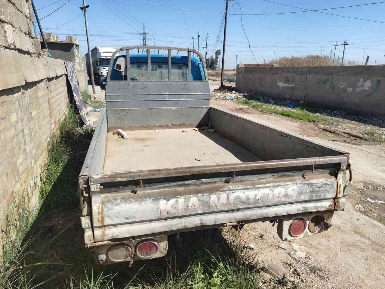 السلام عليكم ورحمة وبركاته مدير الكروب المحترم كيا للبيع موديل قديم 1996 السياره شقاله ابيع @كم حديد لان راعيها مندله اتكفل من طلب من دوله او عشاىريا بكل امور تخص السياره السعر 15ورقه وبي مجال. رقم صاحب السياره اتصل*********** أنا مكلف بل نشر المكان واسط صويره  ناحيه الحفريه غرب بانزين خانه الحفريه
