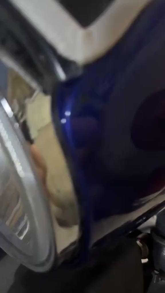 سلام عليكم
شباب بوكسر 2023
الدراجه مكفوله وخير من الله 
وشوفت عينكم كاتله التراب 
وقبل سبوعين بدل دهن يورو وفوله ١٠ لترات بانزين وحته وكتان مال منضف حتراق بيه وفلاتر جديده يعني كبل لشارع وطلع الشغل رايده ب ٢٥٠٠ وبيه مجال حك الجيه الدراجه بسمي ماعليه  غرامات  تحويل ثاني يوم مكاني بغداد البلديات وهاذه رقمي ***********
