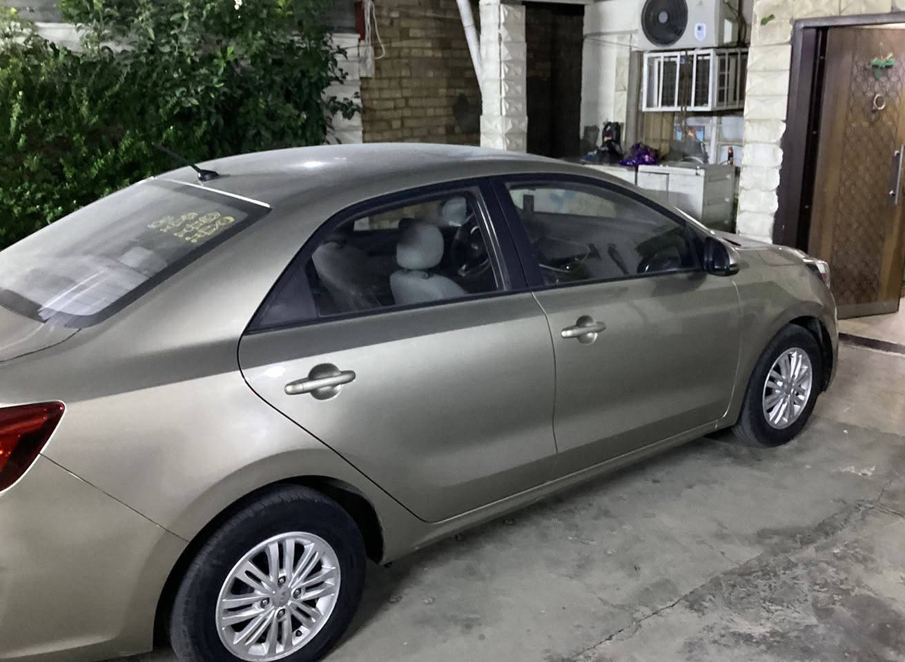 السلام عليكم كيا بيكاس موديل ٢٠٢٠ رقم بغداد ماشية ٣٩ الف كم  مواصفات السيارة محرك ١٤٠٠ سلايد تحكم ستيرن شاشة كاميرا مكفولة من الصبغ والضربة عدا ملاحظات بسيطة جدا السعر ١٠٥ ورقة بيها مجال للجادين بالشراء مكان السيارة حي العامل خلف المحكمة الاتصال على الرقم *********** بيه واتساب
تحياتي للجميع بغداد, العراق
