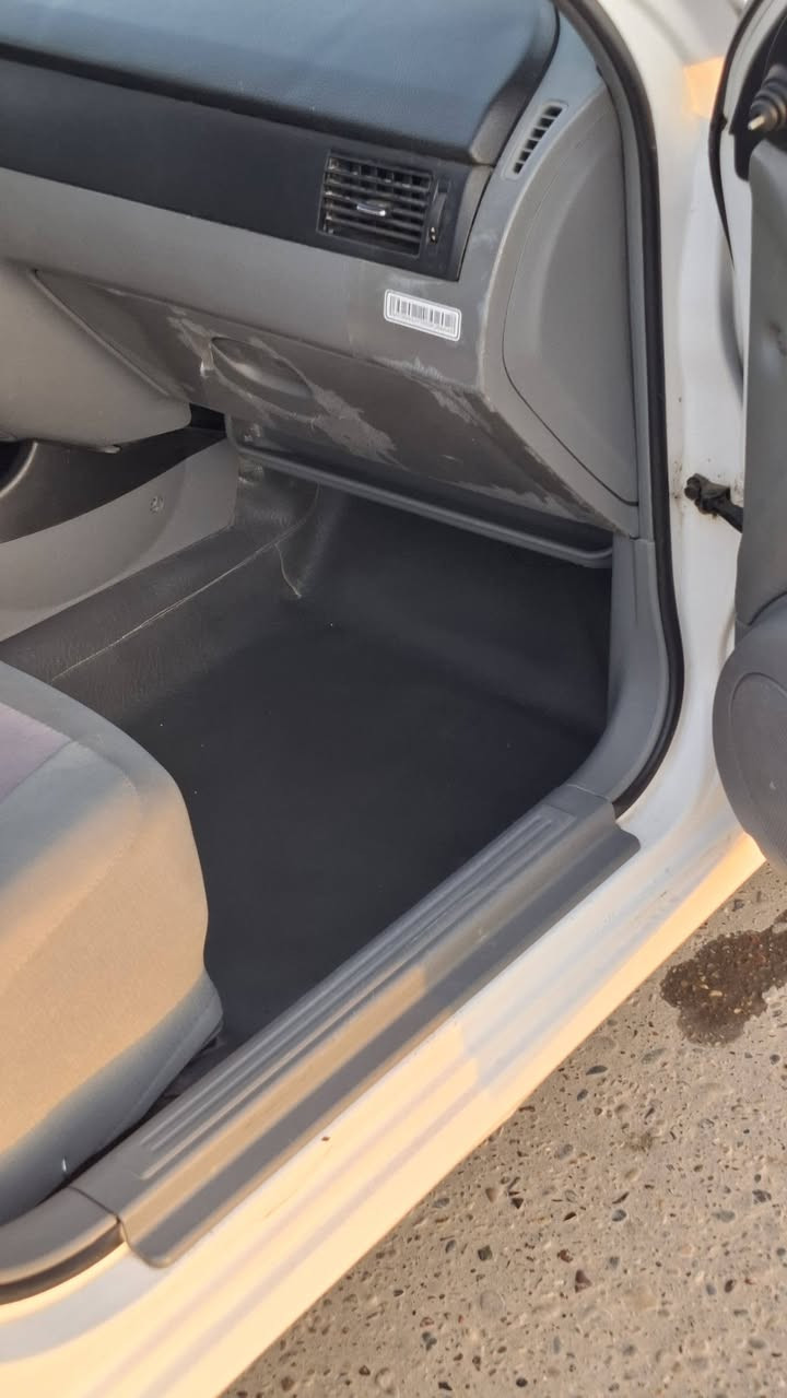 السلام عليكم اوبترا للبيع موديل 2004 بلاديه ومكفوله كفاله عامه من كلشي رقم كركوك انكليزي وبسمي السعر {70}وبيه مجال قليل العنوان صلاح الدين تكريت البوعجيل رقم التلفون ***********
