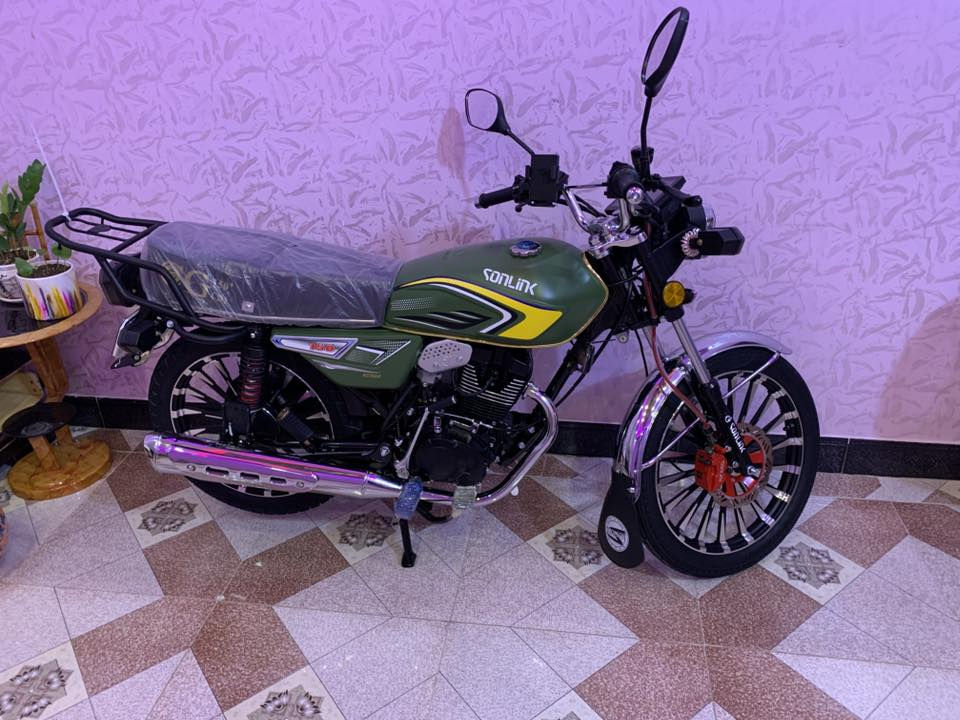 السلام عليكم دراجه للبيع نوع الدراجه سونلك مكفوله من كلشي مابيه نقص اي شي مستخدمه شهرين محرك ١٥٠ موديل ٢٠٢٥ السعر٩٠٠ وبي مجال رقم هاتف ***********
