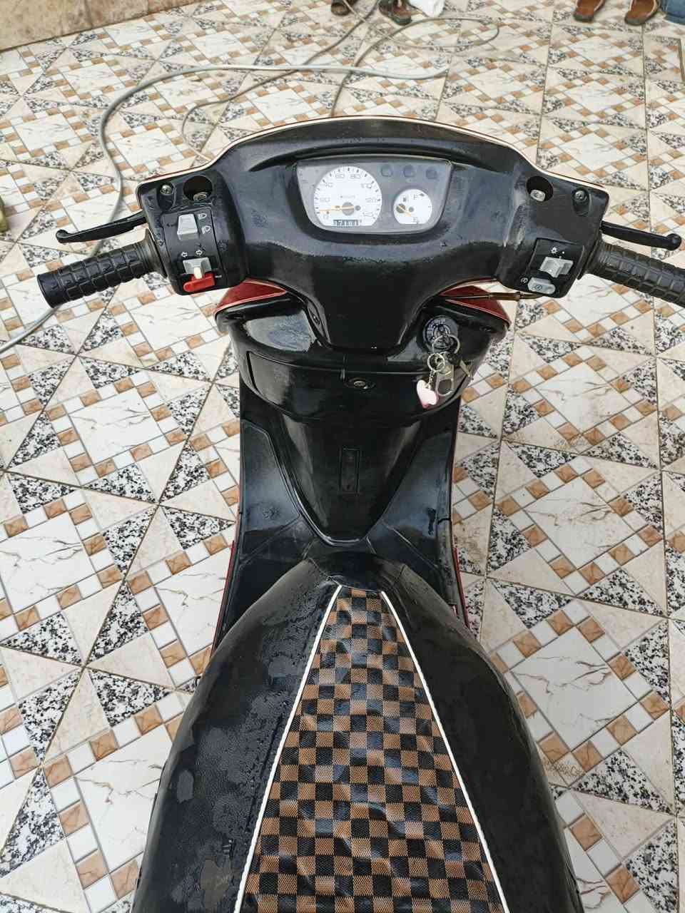 السلام عليكم
دراجه فراشه للبيع
محرك مامفتوح 
شلعه + ناعمه
كهربائيات كله شغاله 
سلف وهندر 
الاتصال ***********
ااو خاص 
مكاني ديوانيه مركز
