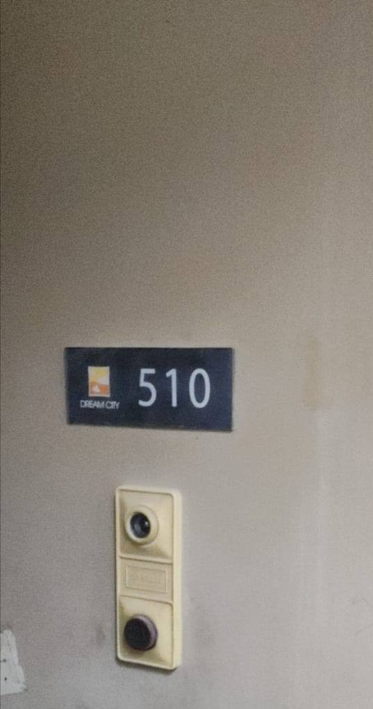 بيع عاجل 100 M شرقي 
شقه للبيع بنايه A313 قرب البوابه والاسواق
طابق  5    شقه 510
مع سبالت هديه
السعر 115 تباع بنضام الكاش
مصفره
مصرف.. كهرباء.. ماء.. خدمات
اني صاحب الشقه تحويل مباشر
للتواصل  ***********
