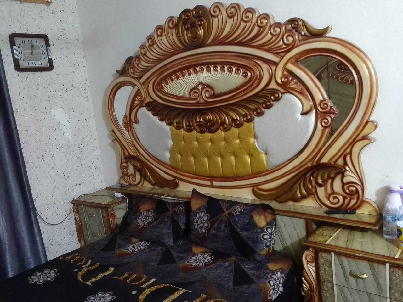 السلام عليكم غرفه نوم مستعمله
للبيع 

مكان بوب الشام 

الشراي يجي خاص او يتصل ***********
