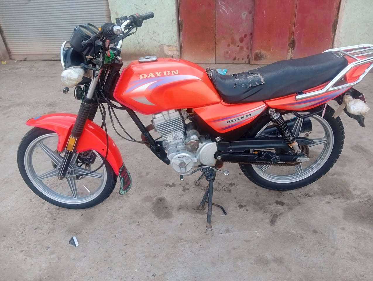 دراجه للبيع دايوان عضم موديل 21
مكفول كفاله عامه أي نقص مابيه 
أو مراوس بدراجه سيفانه موديل 25 
أو تايكر 
***********
