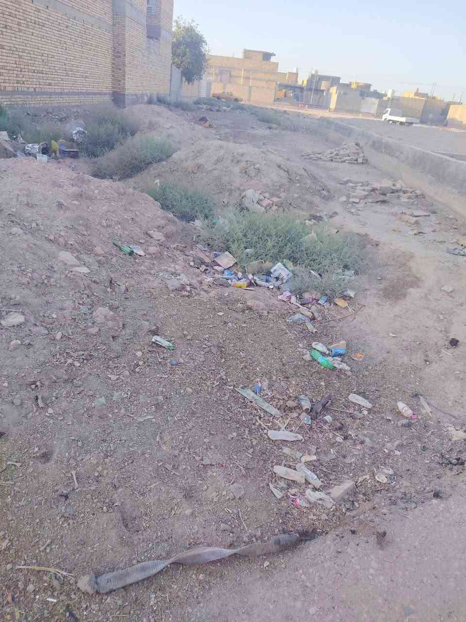 قطعة زراعي للبيع 220م .. الموقع حي الجوادين سوق الشيوخ شارع فاضل تيتو ...متوفرة جميع الخدمات للقطعة ماء كهرباء مجاري +تبليط ..  لاستفسار *********** اتصال +واتساب نستقبل جميع العروض في مكتبنا الكائن في حي الجوادين قرب مدرسة شريف الرضي
