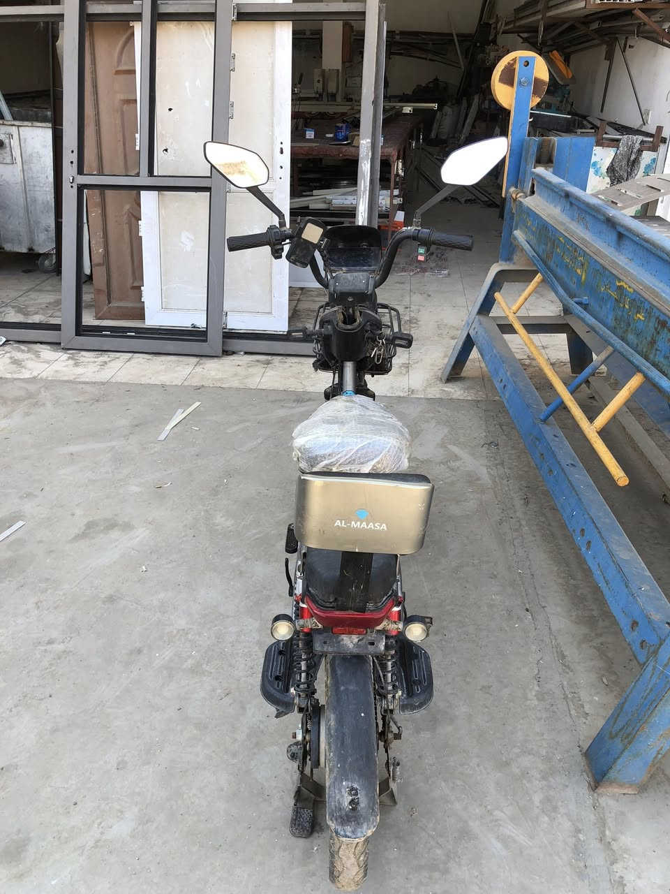 دراجه شحن للبيع  5بطايرات عندي وحده بيهه عطل الباقي كلهن شغلات دراجه خير من الله عل ايدي موديل2025 السعر 350وبيهه مجال الرقم*********** مكاني ديالى بعقوبه
