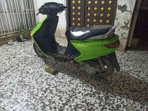 فراشه للبيع مكينه لاطشه العنوان حله حي الامام السعر 100قفل بدون عمله الاتصال بالرقم ***********
