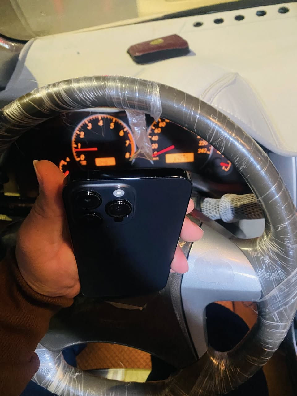 ئايفون١٤پرؤماكس ١٢٨گيكا.باتري ٨٧.يةك سيم و ئيسيم.موبايلةكة بةهةمووشةرت و زةماني .مالي دوستة هيجي نةكوراوة.تةنها كةمي وردة شوختي كةفةري هةيةماباقي يةشةرت هةوانايات.٤٧٠دولار.تكاية گةرموشتةري نيت سةرمان مةئيشينة.
شوين سليماني
ژمارةي موبايل.***********
