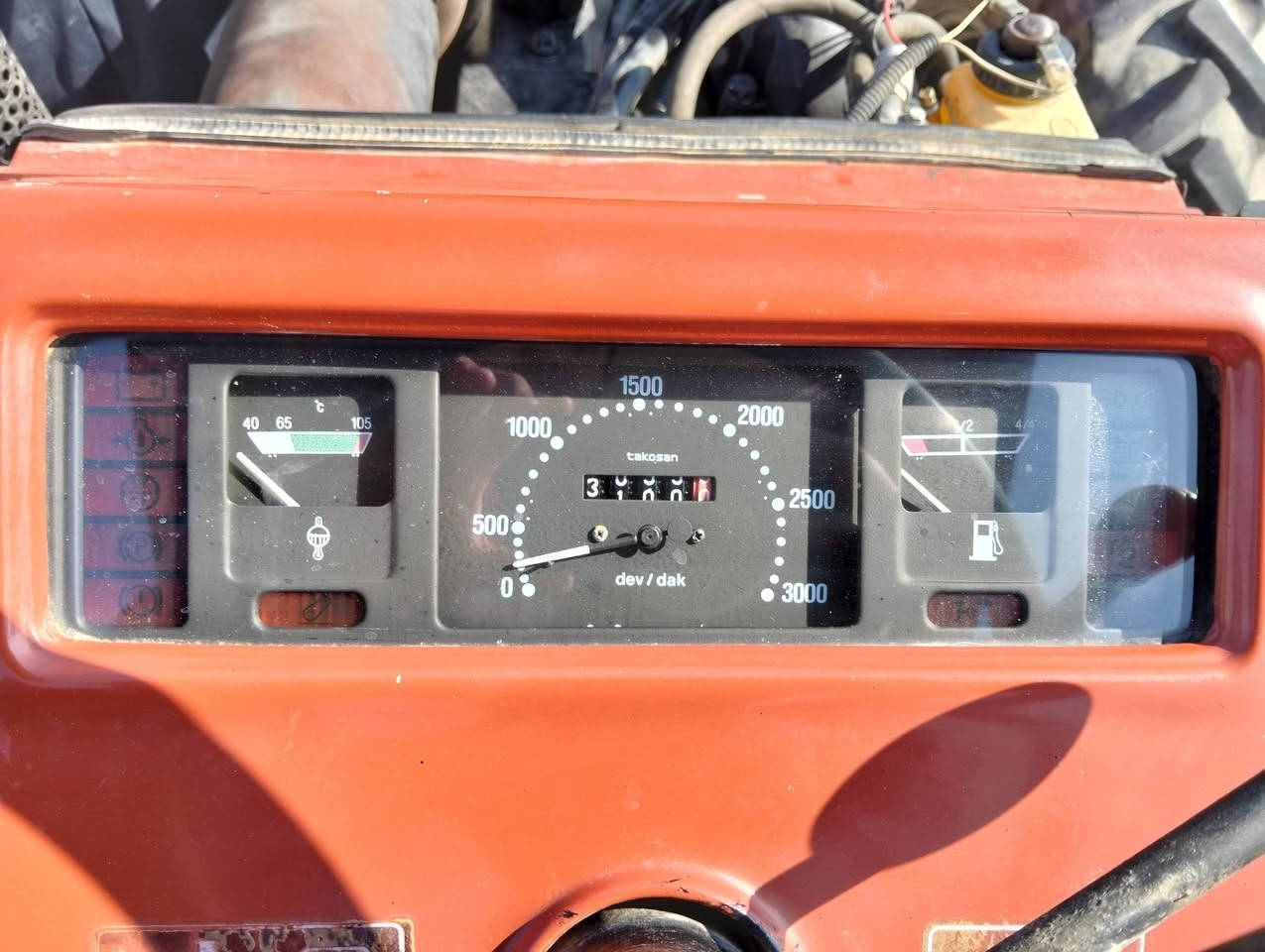 سلاو خواتان لێبێت . ئەم تراکتۆر بۆ فرۆشتن زۆر پاکو جوانە مودیل 2010  بۆ نرخ ژمارەی خاونکەی ***********
