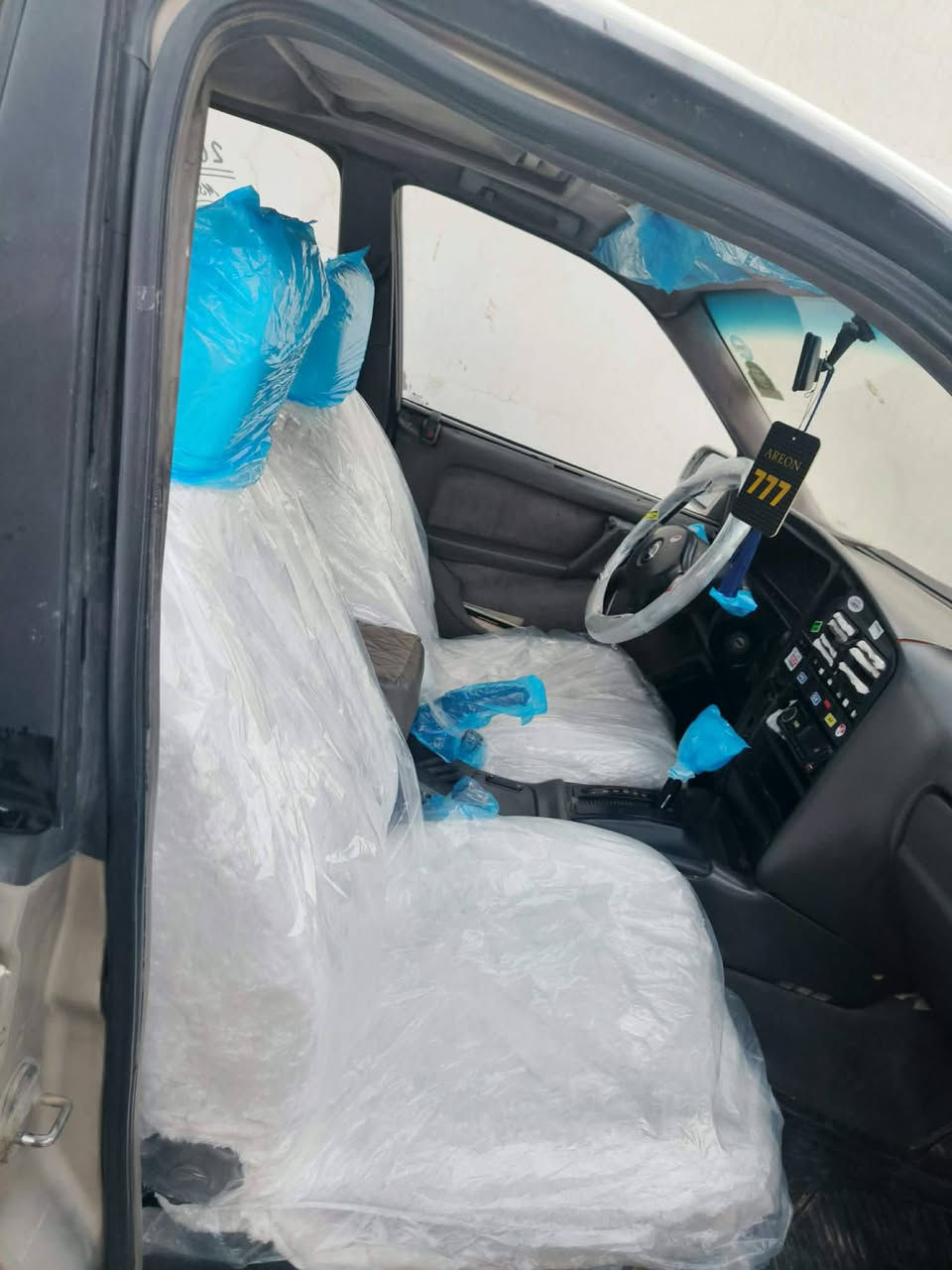 اوميكا للبيع موديل 1991سنوي رقم هز جديد بسمي بيه دفتر بنزين موصفات فول بدون ظرر سعر36بيه مجال كير محرك جديد تفاصيل***********
