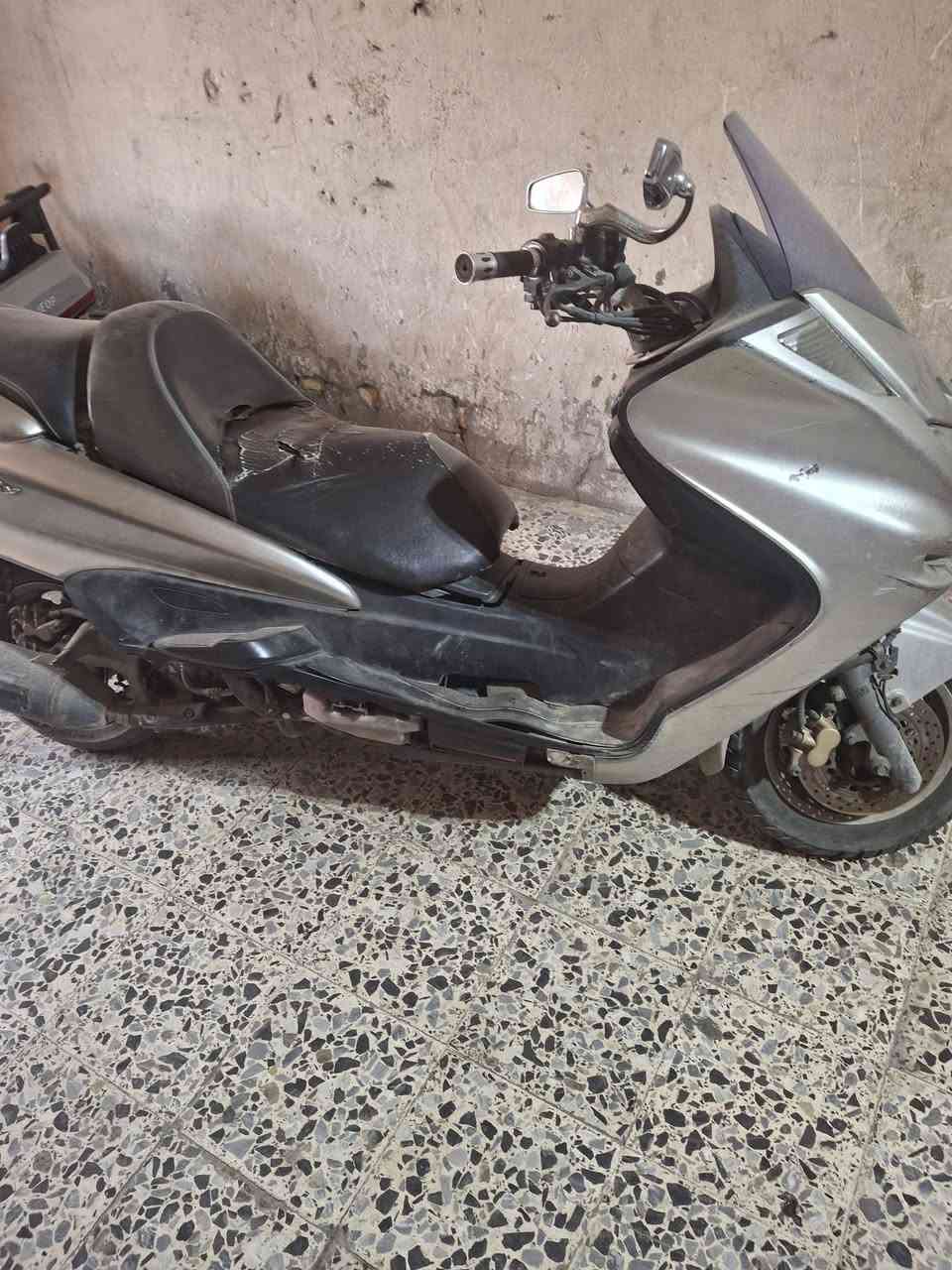 السلام عليكم دراجه ماجسته الحديثه
كايمه عوزها تجفيت 
الكهربائيات شغاله 
السعر 400 وبيها مجال 
مكان المشتل 
***********
