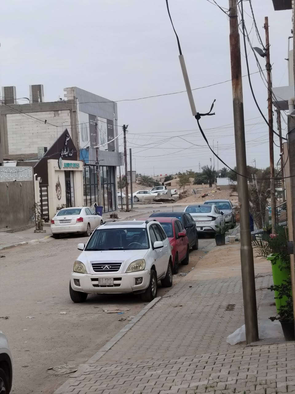 بيت 200 م حي العدالة منطقة 35 شارع 15 قريب شارع المطار خدمي البانزين خانة فرع اوتليت للملابس  بناء درجة اولى داخل مرمر
الطابق الارضي 
صالة واستقبال مجموعة صحية شرقي وغربي وغرفة وحدة ومطبخ ومنور ومكشوفة
الطابق الثاني
3 غرف وصالة ومجموعة صحية
للاستفسار الاتصال على
***********
او المراسلة خاص واتس اب او مسنجر
