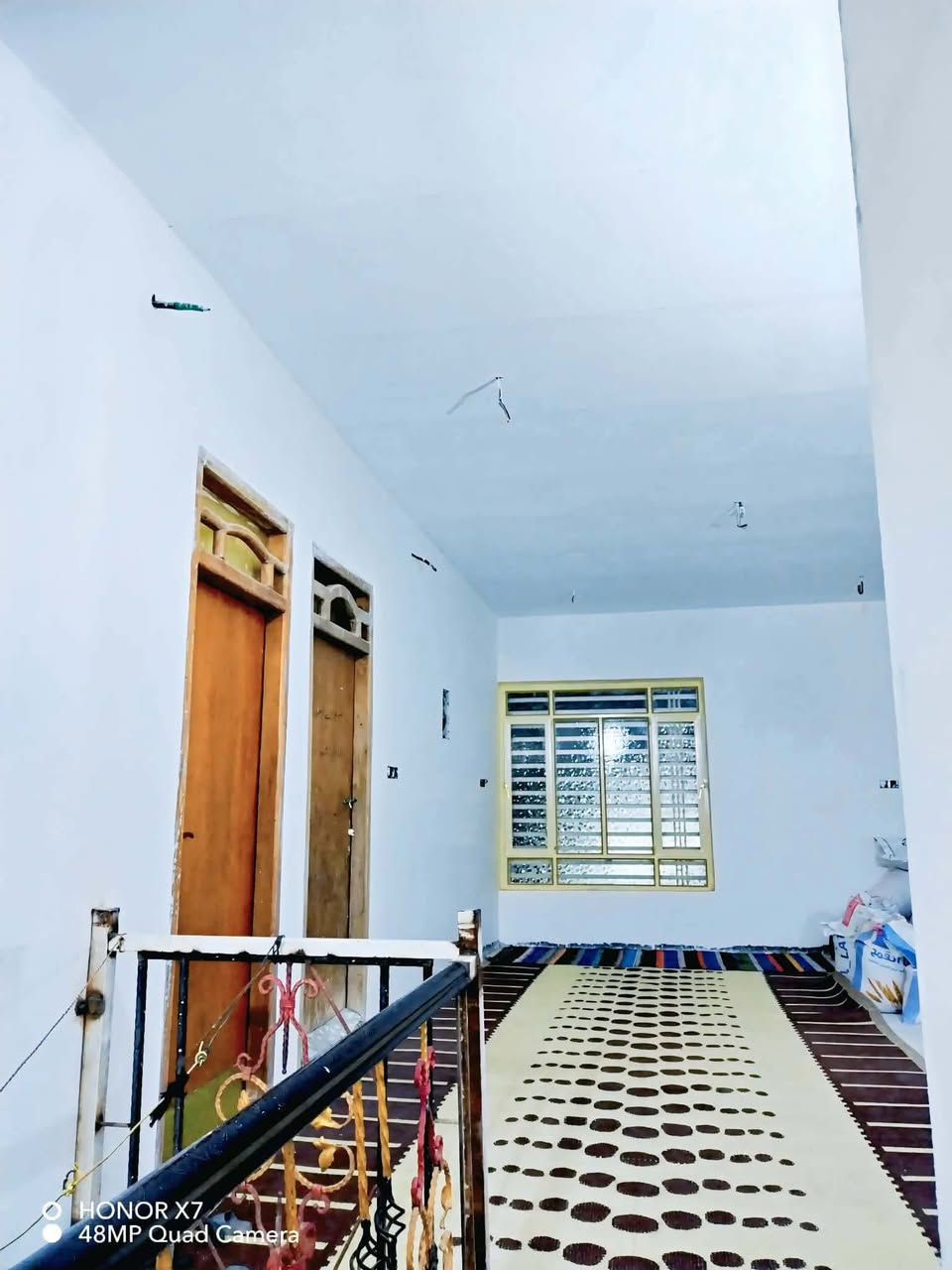 بيت للبيع مساحة 260 متر.
بناء حديث في حي شهداء قرب جسر الزهور
البيت طابقين طابق الفوك من 3 غرف وصاله وثنين مغاسل

طابق ارضي غرفتين +صاله +ستقبال +مطبخ +ثنين مناور +كراج +حديقه

البيت كامل شراي وسعر للاستفسار لاتصال على الرقم.. ***********
