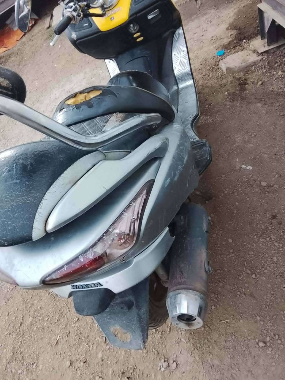 صفر ٩
كير شغال
نقص جاملغ
وتشتغل من الشخاطه دكمه مال سلف عاطله
والباقي كله شغال
***********

٦٠٠
