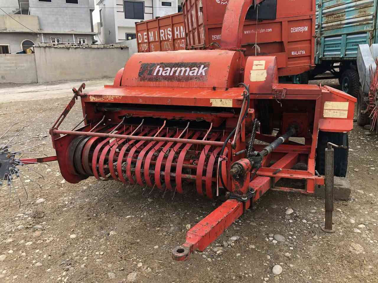 للبيع دكاكه هارماك موديل 2017نضیف ٢عربانه كورك ***********اسیا 
***********کورەک
***********زین
