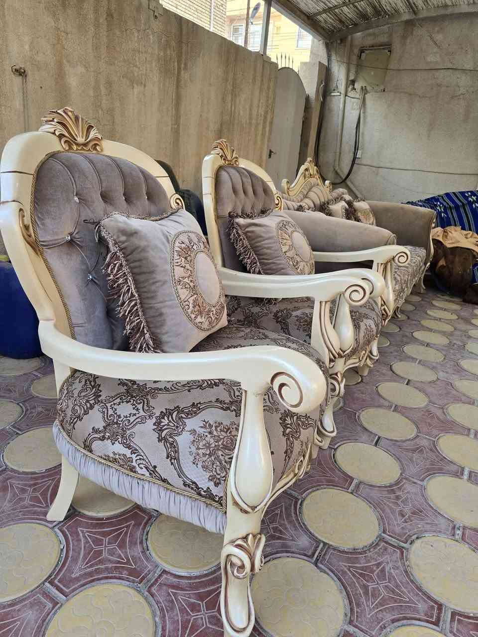 السلام عليكم 

تخم مستخدم للبيع تركي رئاسي ثقيل ٦ قطع
 ثنين قنفات و ٤ كراسي وكوشات مالاته مثل ما مبين بالصور مكاني بغداد الرصافه عارضه ب مليون و٢٠٠ 
للاستفسار اكثر واتساب ***********
