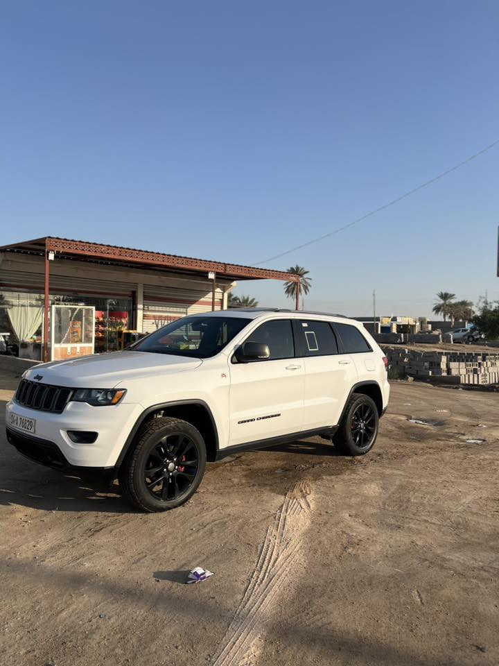 جيب تراك هوك اعلى فئه 
فول واحد ع واحد 
موديل ٢٠١٧ رقم دولي 14 تحويل 
وارد حادث كلش خفيف جاملغ وحافه البنيد والباقي كفالهً
جاهزه من كلشي لبيع او مراوس 
مكاني البصره القرنه 
***********
