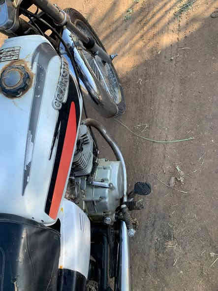 السلام عليكم
نامه كلك 
كامله دبلات كهربائيات شغاله محرك مفتوح ناعم خير من الله مجفته توها ولفات RZ كلجات جدد صالنصه هوندا2011 وياله تايكر بلاد
سعرها 350 وبيها مجال للناس الخيره .
مكان شطره -جسر ال عمار 
***********
