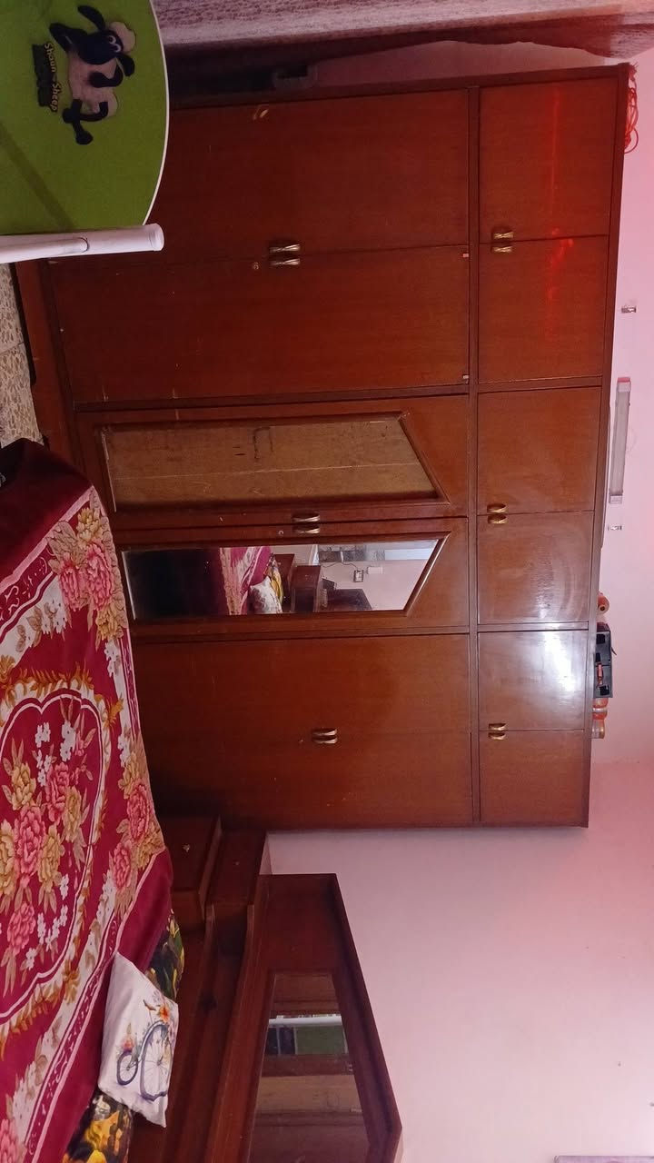 ب٢٠٠ قفل لبيع التاجيات  ***********
