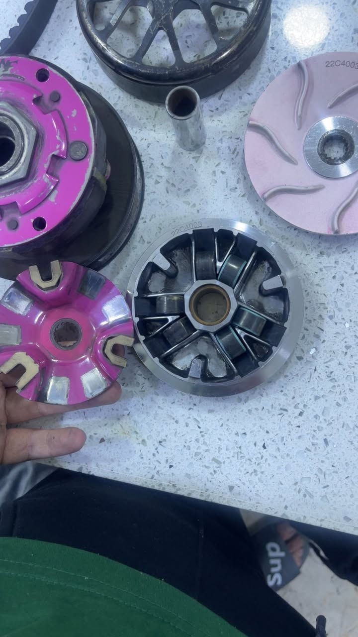 السلام عليكم كلجات wf ٢٠٢٢ نظافه مثل ما موظح كدامكم لون حلو وختم واحد السعر خاص والشراي يتدلل على هذا  الرقم ***********
مكان بغداددددد حي القاهرة
