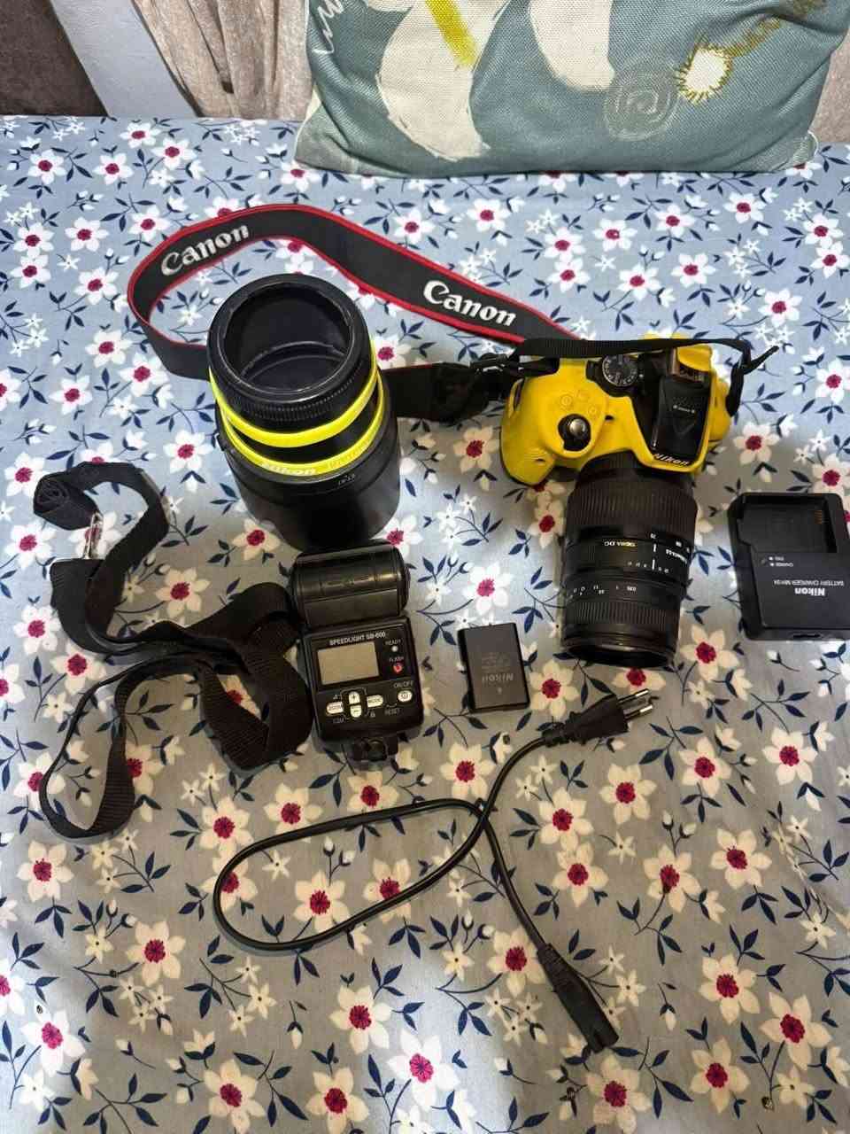 مكاني بابل ***********
كامره D5300✅
زوم رياضي 70/300✅تامرون 
تدعم تصويره فيديو 1080 /60فريم✅  مع صور بدقه عاليه
بدقة 24.2 ميجابكسلل✅ 
                                      ​​GPS مدمج: لتسجيل بيانات الموقع
لنقل الصور مباشره عبر، Wi-Fi✅
بطاريه✅
شاحنه ✅              
شاشه قلابه ✅
