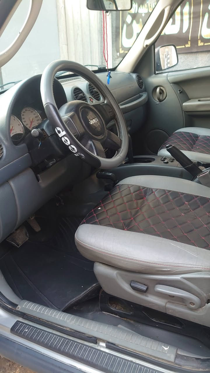 السلام عليكم ليبرتي 2007
كير مكينة تبريد خير من الله 
بدون حادث بلادية السيارة 
رقم بغداد السيارة بسمي
صدر امامي قبل اسبوع 
 وتخم تاير صار يومين من شديتهن 
السيارة ما بيه اي نقص فقط (مشط ستيرن)
السعر 80 وبيه مجال ***********
