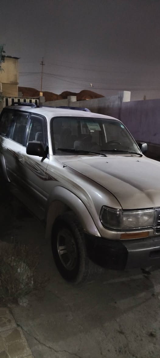 لاند كروز موديل 1992
السياره وضع شركه قطره صبغ مابيها وايرمينه كلها شغاله اخوان السياره كدامك نضيفه من الخارج ول داخل 
السعر 85 وبيها مجال بسيط 
رقم ***********
