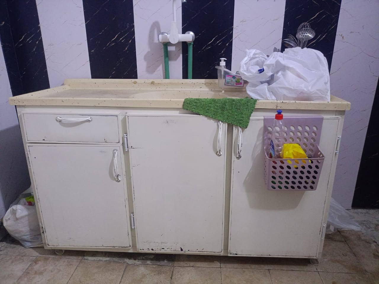 كاونتر يحتوي على طباق داخلي المصري ابو لفرن وساحبه وسنك مرمر سعر 350 الف


**إذا كنت صاحب هذا الإعلان وتريد حذفه لأي سبب، رجاءا أرسل رسالة إلى الدعم الفني**